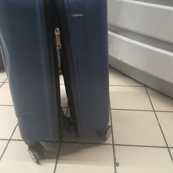 Carrefour Denizli Şubesinden Aldığım Wogard Markalı Valiz Paramparça Oldu