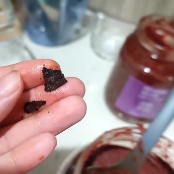 İpek Salçanın İçinden Yabancı Madde Çıktı