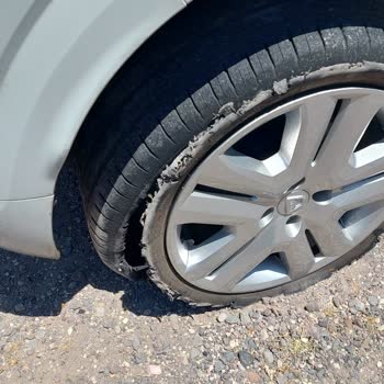 Dacia Sandero Lastik Problemi