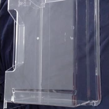 Dijitsu 3 Çekmeceli Derin Dondurucunun Çekmecelerinde Derin Çizgiler