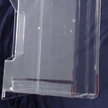 Dijitsu 3 Çekmeceli Derin Dondurucunun Çekmecelerinde Derin Çizgiler