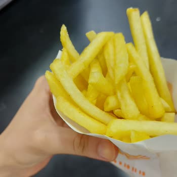 Burger King Marmara Forum Şubesi Yemekten Kıl Çıktı!