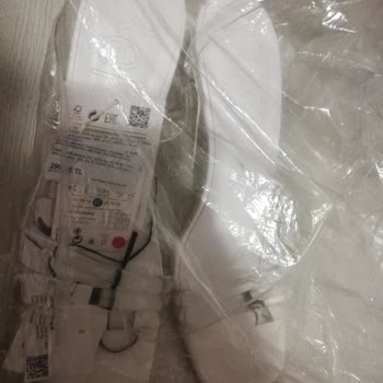 Bershka Marka Adı Altında Kalitesiz Ayakkabı Satıyor