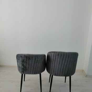 Evkur Alışveriş Sandalyelerin Biri Uzun Biri Kısa Ve Döşeme Sorunlu