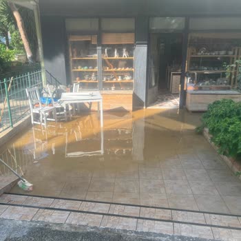 İbb - İstanbul Büyükşehir Belediyesi Kadıköy Şebeke Suyu Baskını 12 Saat Geç Müdahale Edildi
