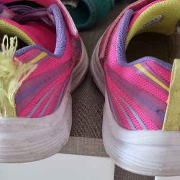 Skechers Sitesinden Aldığım Çocuk Ayakkabısı Kısa Sürede Söküldü