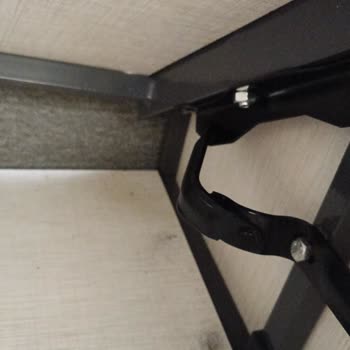 Taşpınar Alışveriş Merkezleri Sağlam Diye Sattıkları Baza Demiri Eğildi