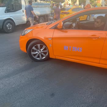 Taksiciler Odası Taksicinin Yanlış Yerde Dönüş Yapıp Arabayı Üzerime Sürmesi