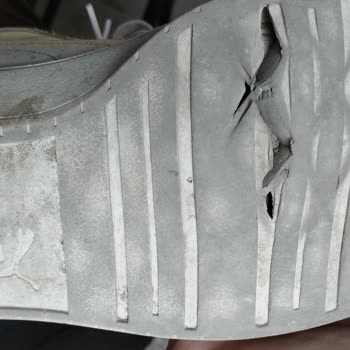 Koray Spor'dan Aldığım Ayakkabı 2 3 Ayda Tabanı Yarıldı