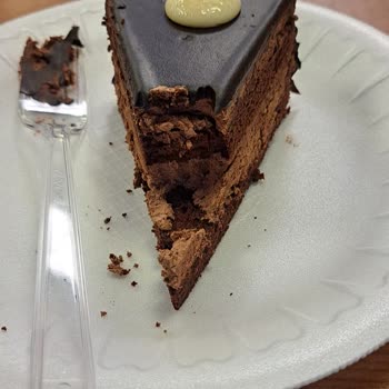 Bahçelievler Belediyesi Ürünler Bayat Ve Kurumuş Durumda