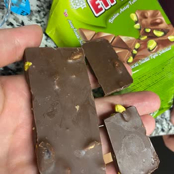 Eti Gıda Antep Fıstıklı Çikolatada Antep Fıstığı Yok