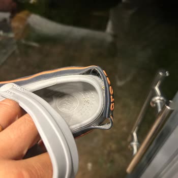 Crocs Terlik & Ayakkabı Terlikler Sıcakta Küçüldü Minicik Kaldı, Tüm Yapışkanları Attı