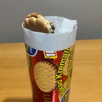BİM Bisküviden Plastik Çıktı