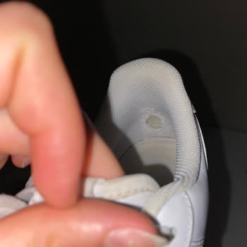 Nike Ayakkabı Nın İç Topuk Kısmı Delinmesi