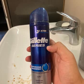 Gillette Tıraş Jelinden Kahverengi Sıvı Geliyor.