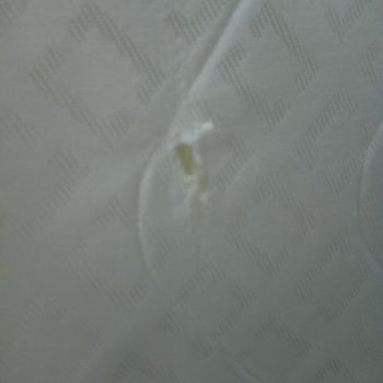 Özşanal Yatak Sıfır Dendi Ama Delik Geldi