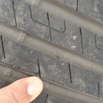 Goodyear Durduk Yere Lastik Patlaması