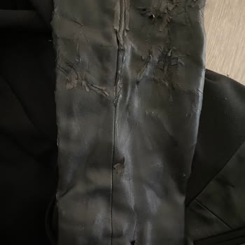 LCW Deri Görünümlü Kıyafetleri Parçalandı.