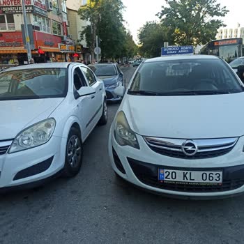 Seçkin Sürücü Kursu (Denizli) Daha Araç Nasıl Park Edilir Onu Bilmiyor!