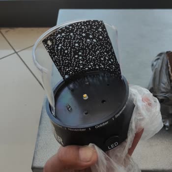 MNG Kargo Parçalanmış Paketi Kapıya Bıraktı