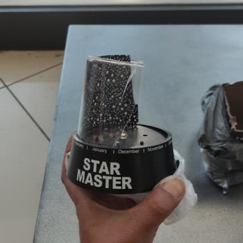 MNG Kargo Parçalanmış Paketi Kapıya Bıraktı