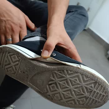 BİM^den Aldığım Ayakkabı Yırtıldı