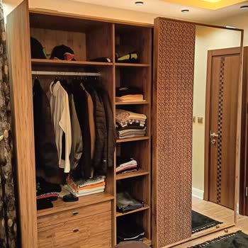 Kelebek Mobilya Düştüğü İçin Değişen Sürgülü Dolap Kapağım Şimdi De Yamuldu.