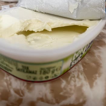 Teksüt Labne Paketin Yarısı Boş