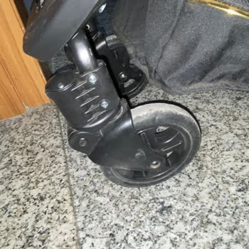 Ayhan Çocuk Sitesinden Alınan Bebek Arabası Ön Tekerlek Demiri