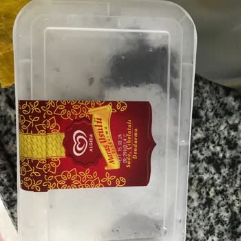 Algida Dondurmaları Kristalleşmiş Ve Mini Magnum Çubukları Tuzlu Gibi