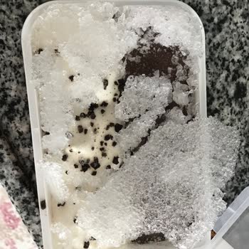 Algida Dondurmaları Kristalleşmiş Ve Mini Magnum Çubukları Tuzlu Gibi