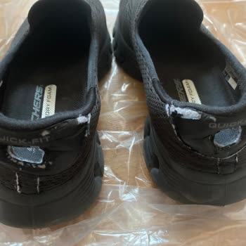 Skechers Ayakkabının Soyulması Ve Bir Şey Yapmamaları