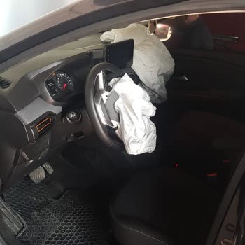 2021 Dacia Sandero Airbag Ve Komple Gövde Sorunu
