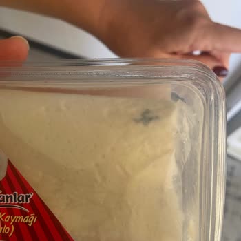 Şok Marketler Duranlar Süt Kaymağı Küflenme Mevcut