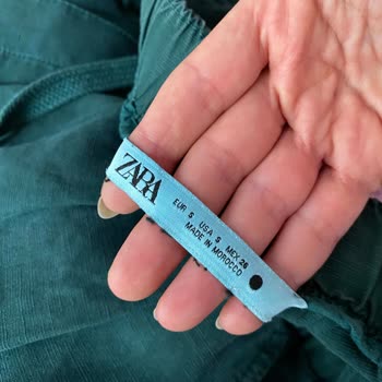 Zara Akıtan Parfüm Şişesi