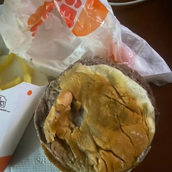 Yemeksepeti Ve Burger King'in Siparişi Islak Ve Mahvolmuş