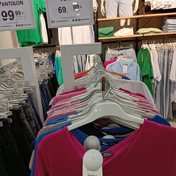 Zincir Moda Yanıltıcı Etiket Ve Askı Fiyatları