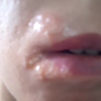 Dinar Bakar Güzellik Salonu Florya, Sorunlu Eyeliner Ve Dudak Renklendirme Hizmeti