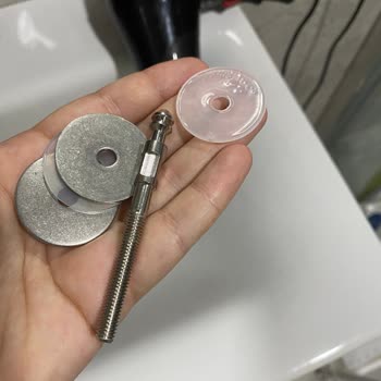 Seramiksan Klozet Kapağı Vidası Bulmak Mümkün Değil