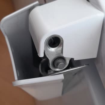 Uğur Derin Dondurucu Menteşesi