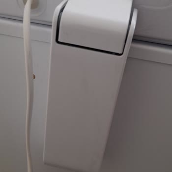 Uğur Derin Dondurucu Menteşesi