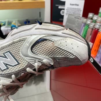 New Balance Sattığı Ayakkabıların Arkasında Değil