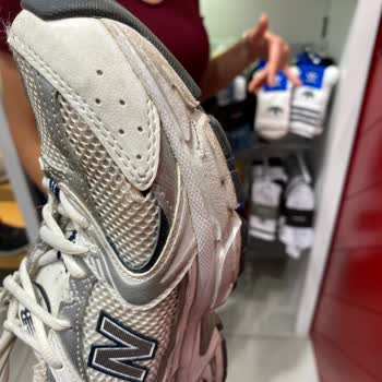 New Balance Sattığı Ayakkabıların Arkasında Değil