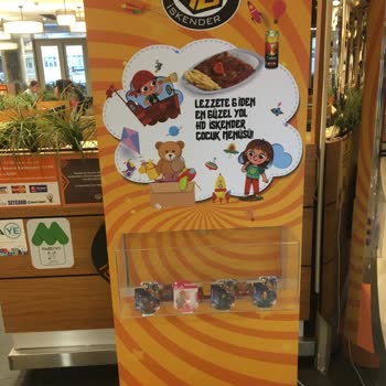 HD İskender Nissara AVM Çocuk Menüsü Oyuncak Terbiyesizliği