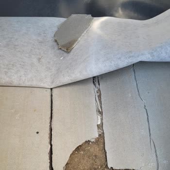 Tetay Yapı Nöbetçi Kulübesinin Tabanında Çökme Ve Kırılma Oldu!