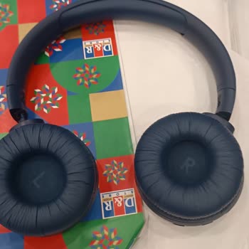 JBL Kulaklık Hareketli Bağlantı Noktasından Çıktı