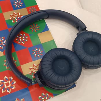 JBL Kulaklık Hareketli Bağlantı Noktasından Çıktı