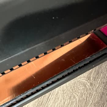 Dyson Saç Düzleştirici Bakır Plakaları Soyulmaya Başladı