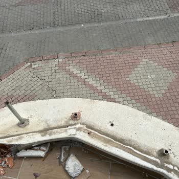 A101 Market Arabasının Balkona Çarpması Ve Hala Yaptırmaması