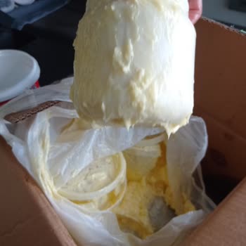 MNG Kargo Koliler Parçalanmış Hepsi Çöp Oldu